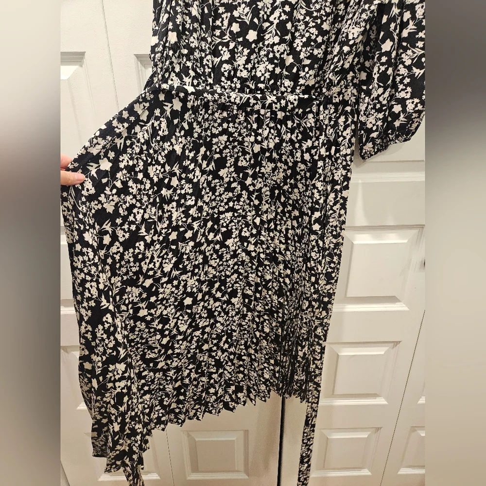 Lane Bryant V-neck, black & white floral, midi pleated dress, size 24 - Picture 3 of 4